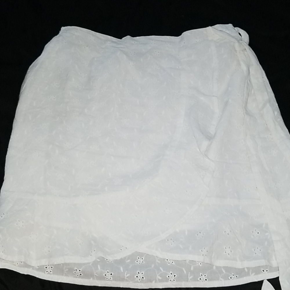 Ruffle white skirt
